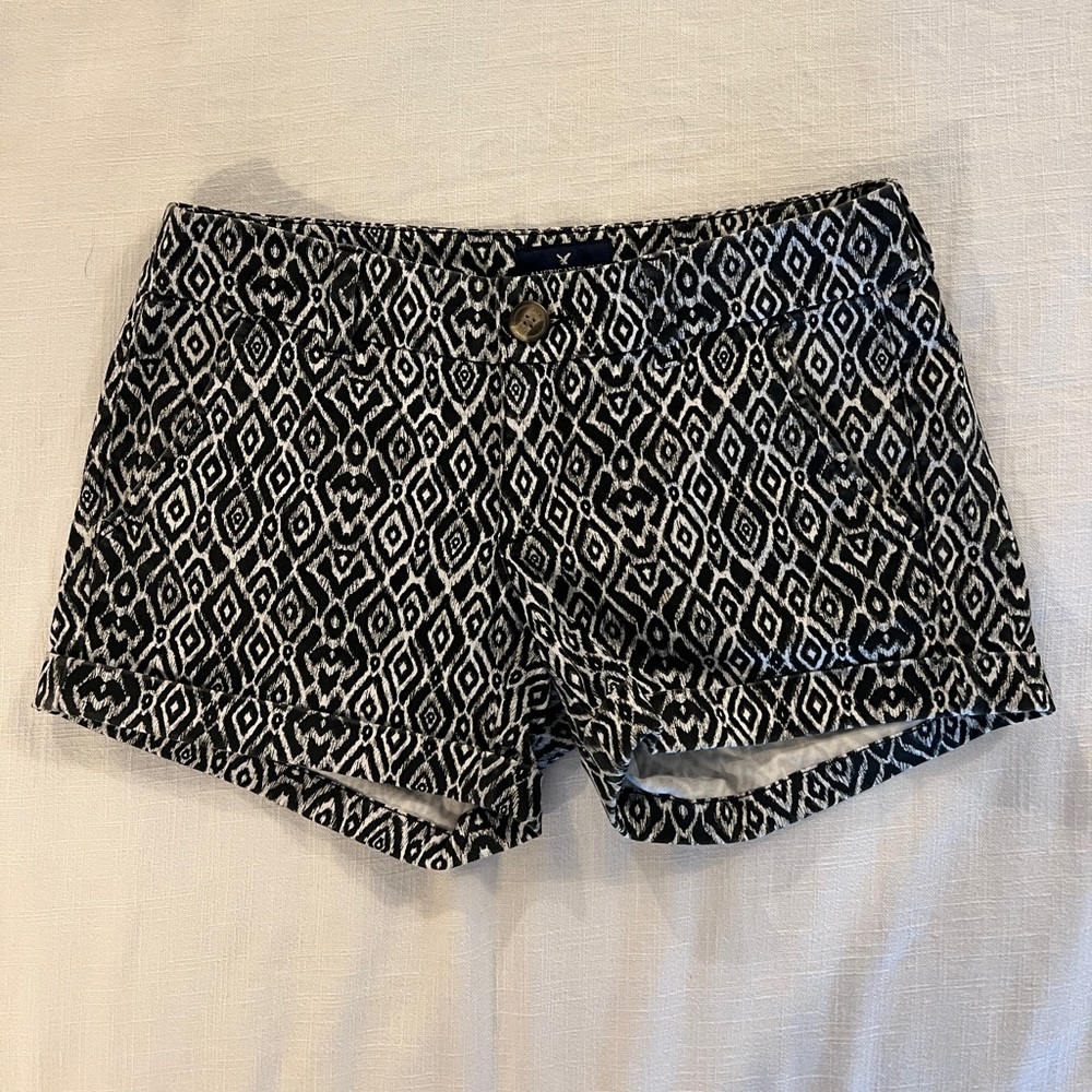 Midi shorts black and white